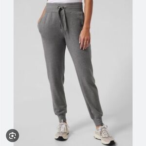 Athleta women’s  grey Sweatpants